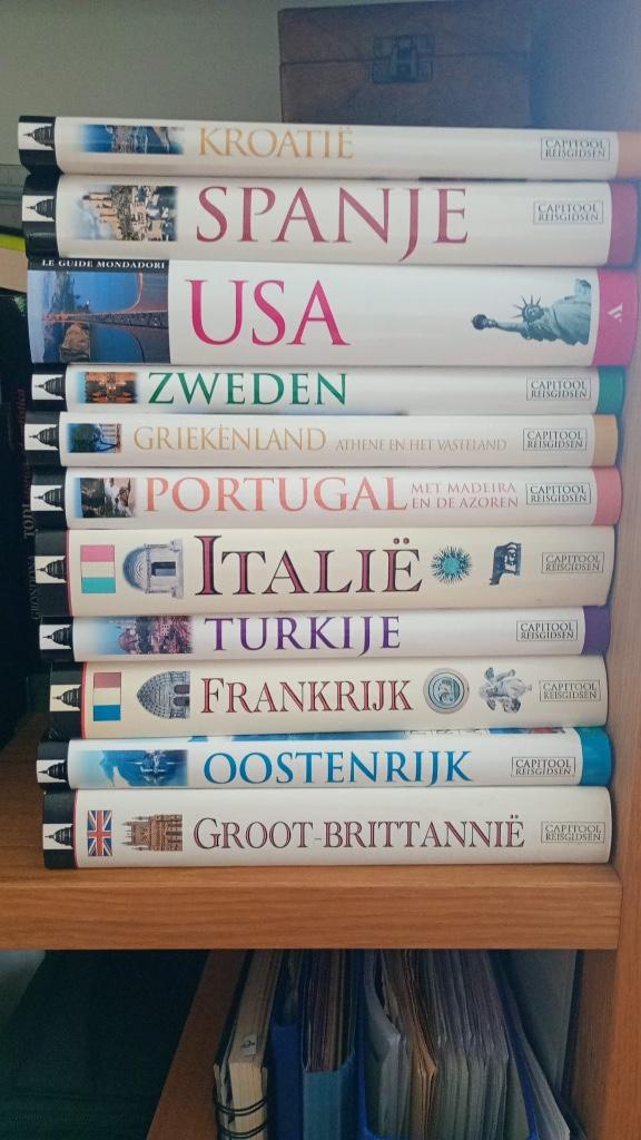 reisgidsen CAPITOOL 11 boeken, Boeken, Capitool, Europa, Ophalen of Verzenden, Zo goed als nieuw