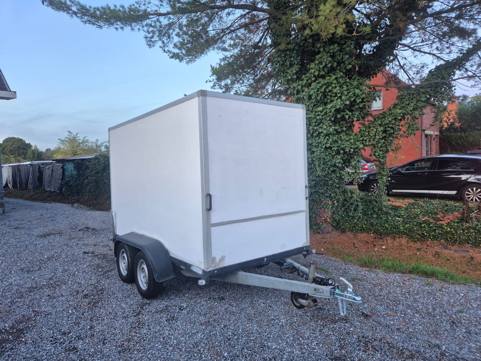Gesloten dubbelas 750 kg, Auto diversen, Ophalen, Zo goed als nieuw