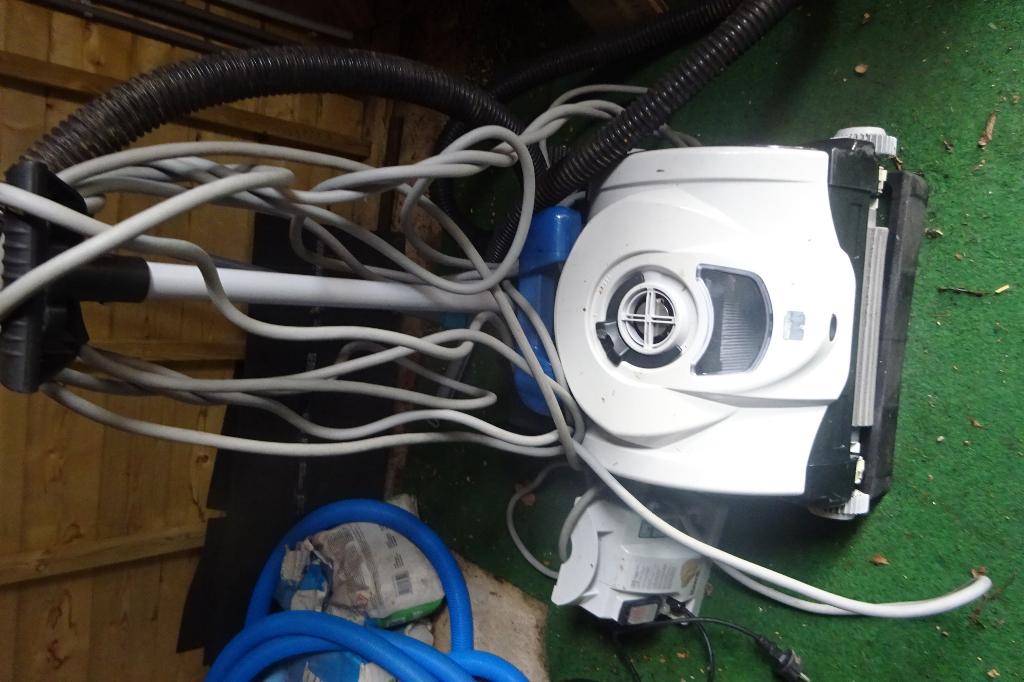 robot piscine et aspirateur jacuzzi, Enlèvement, Utilisé, Autres types