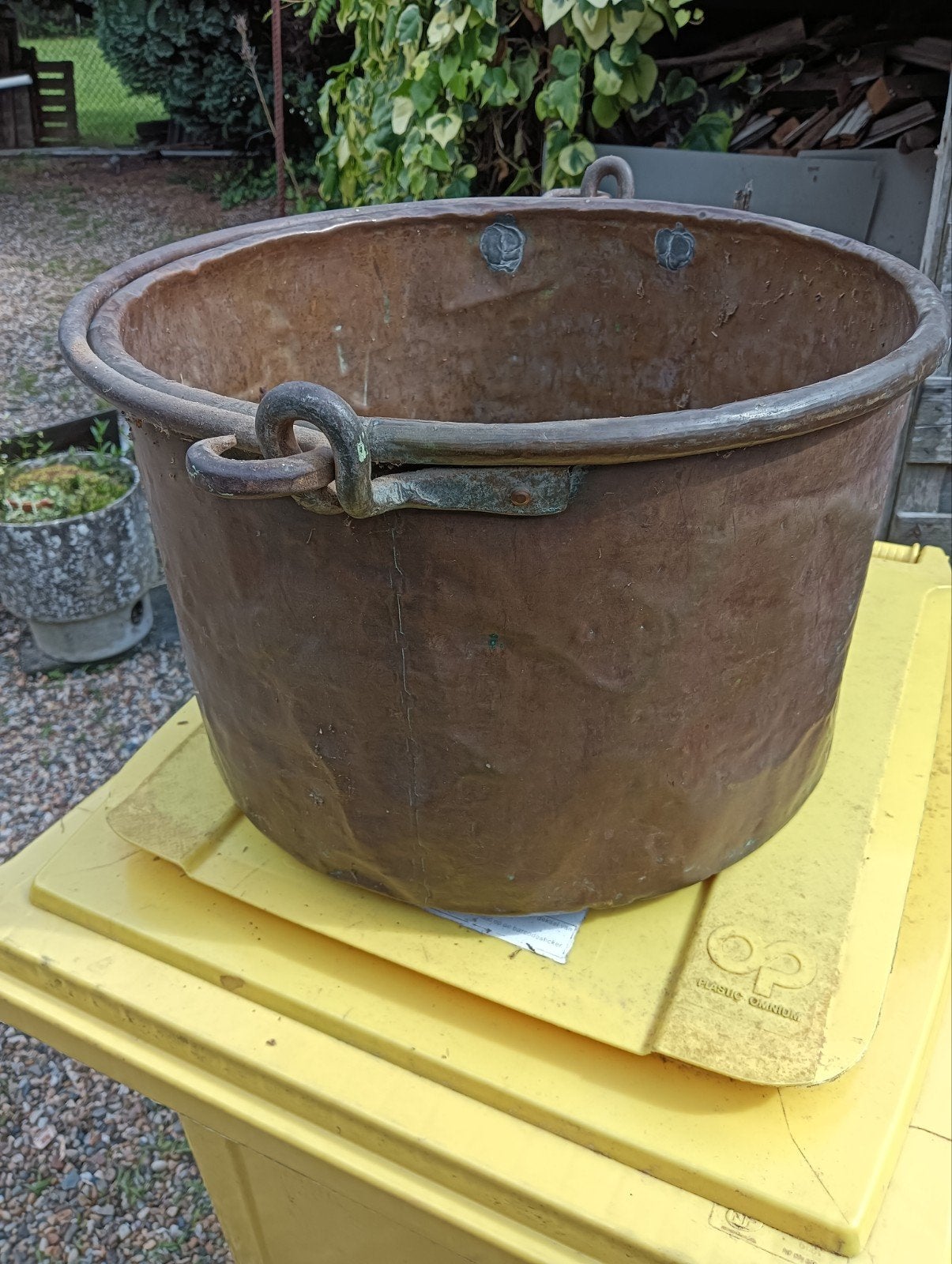 Oude koperen ketel, Enlèvement