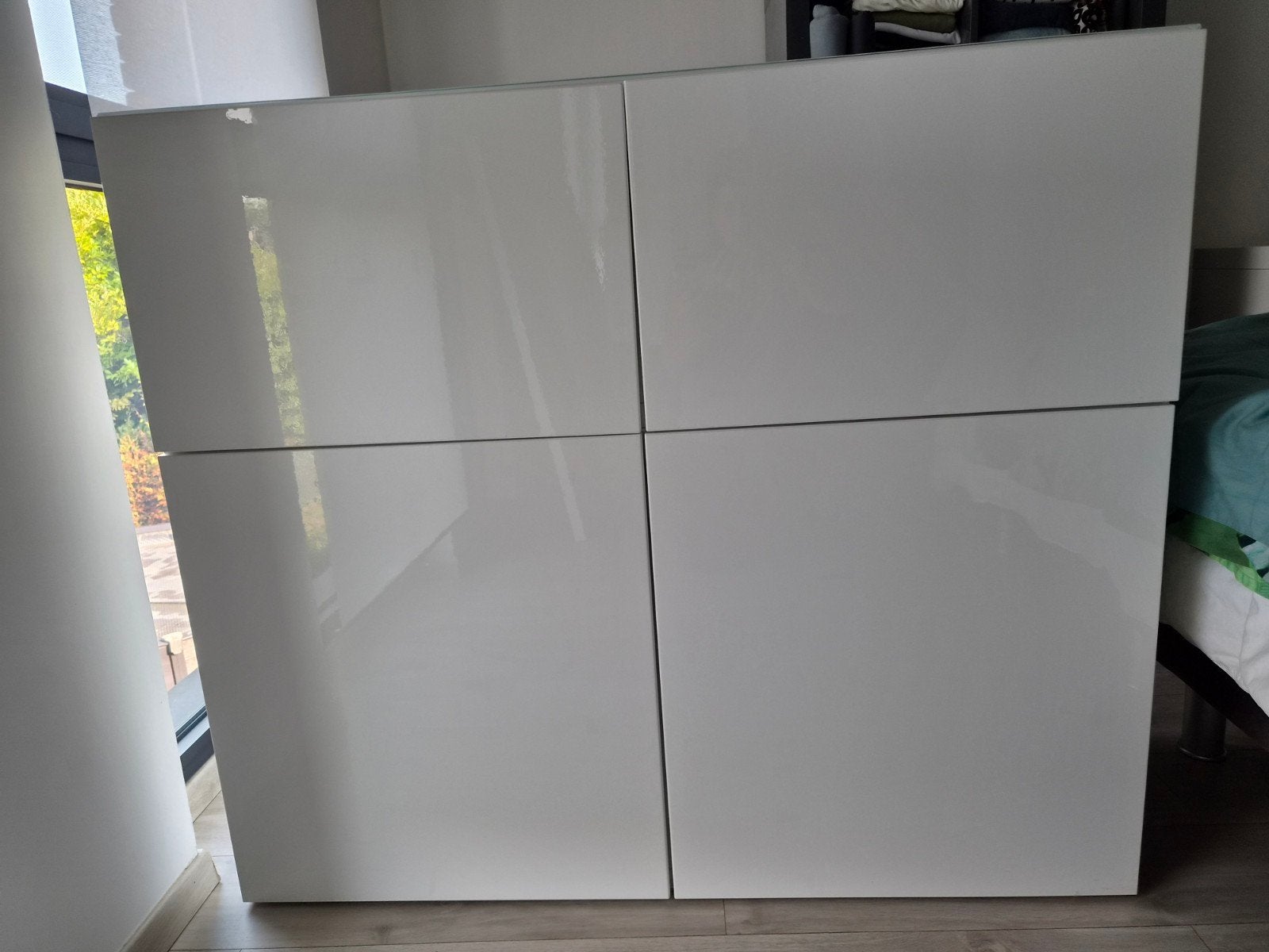 Besta kast hoogglans wit, Ophalen