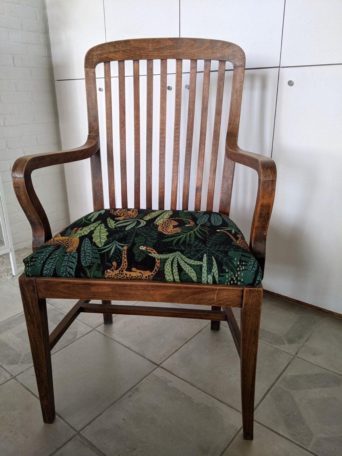 Armstoel in massief hout met zitting in exotisch motief, Enlèvement, Bois
