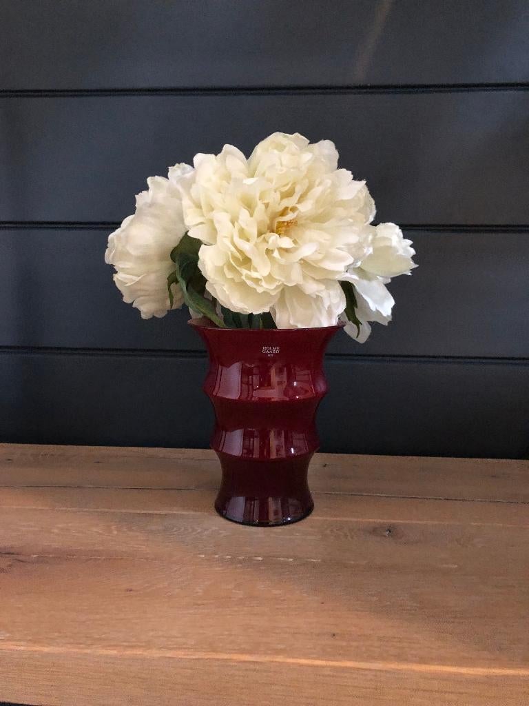 Vase "Karen Blixen", verrerie danoise Holme Gaard, Huis en Inrichting, Woonaccessoires | Vazen, Ophalen of Verzenden, Nieuw, Rood
