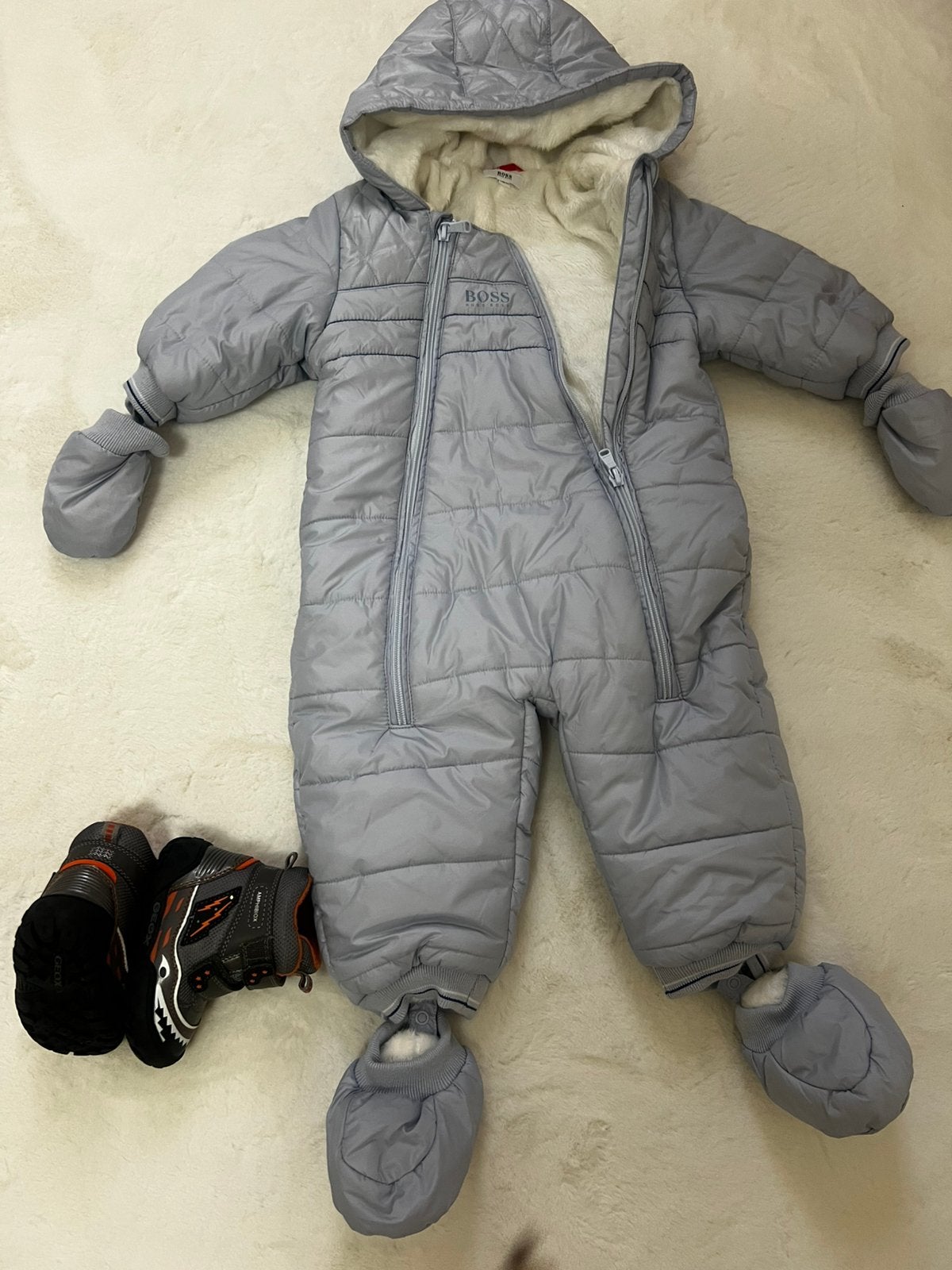 Original HUGO BOSS winterjas 12 maand+ Geox schoenen 20 maat, Kinderen en Baby's, Babykleding | Maat 56, Ophalen, Zo goed als nieuw