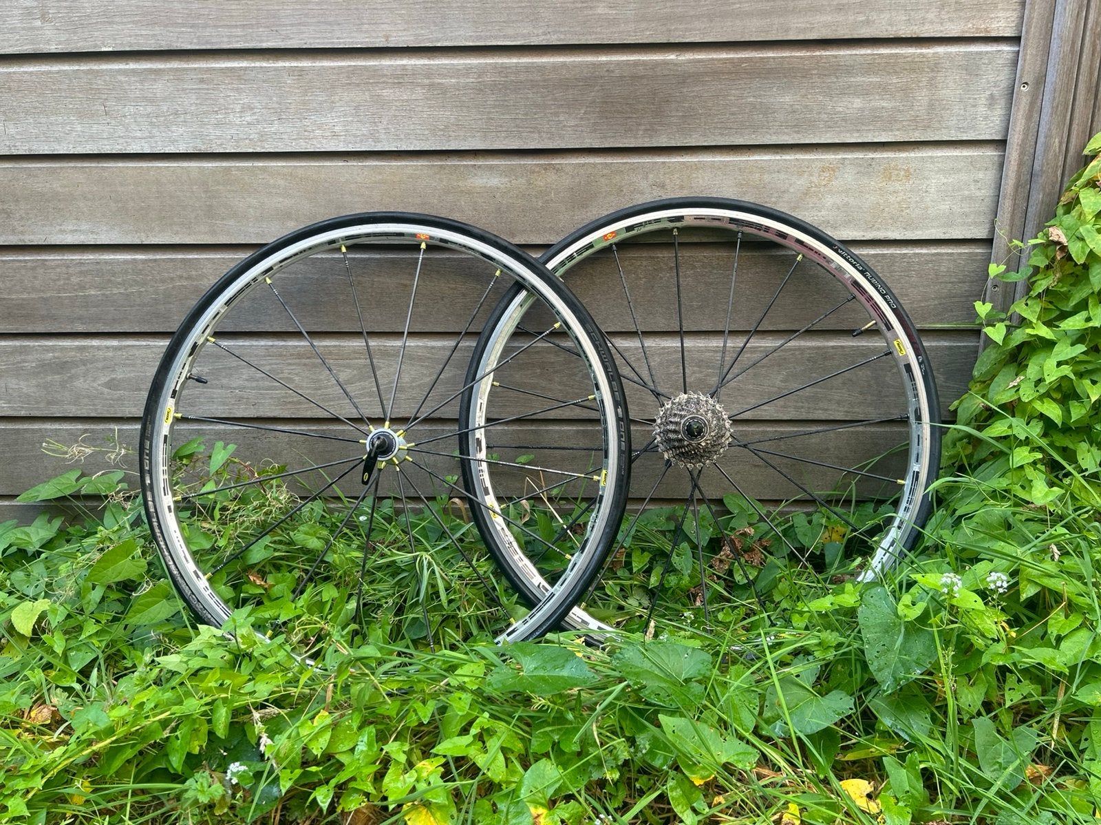 Paire de roues Mavic Ksyrium SL + Housses d’origine (Patins), Vélos & Vélomoteurs, Enlèvement, Comme neuf, Aluminium