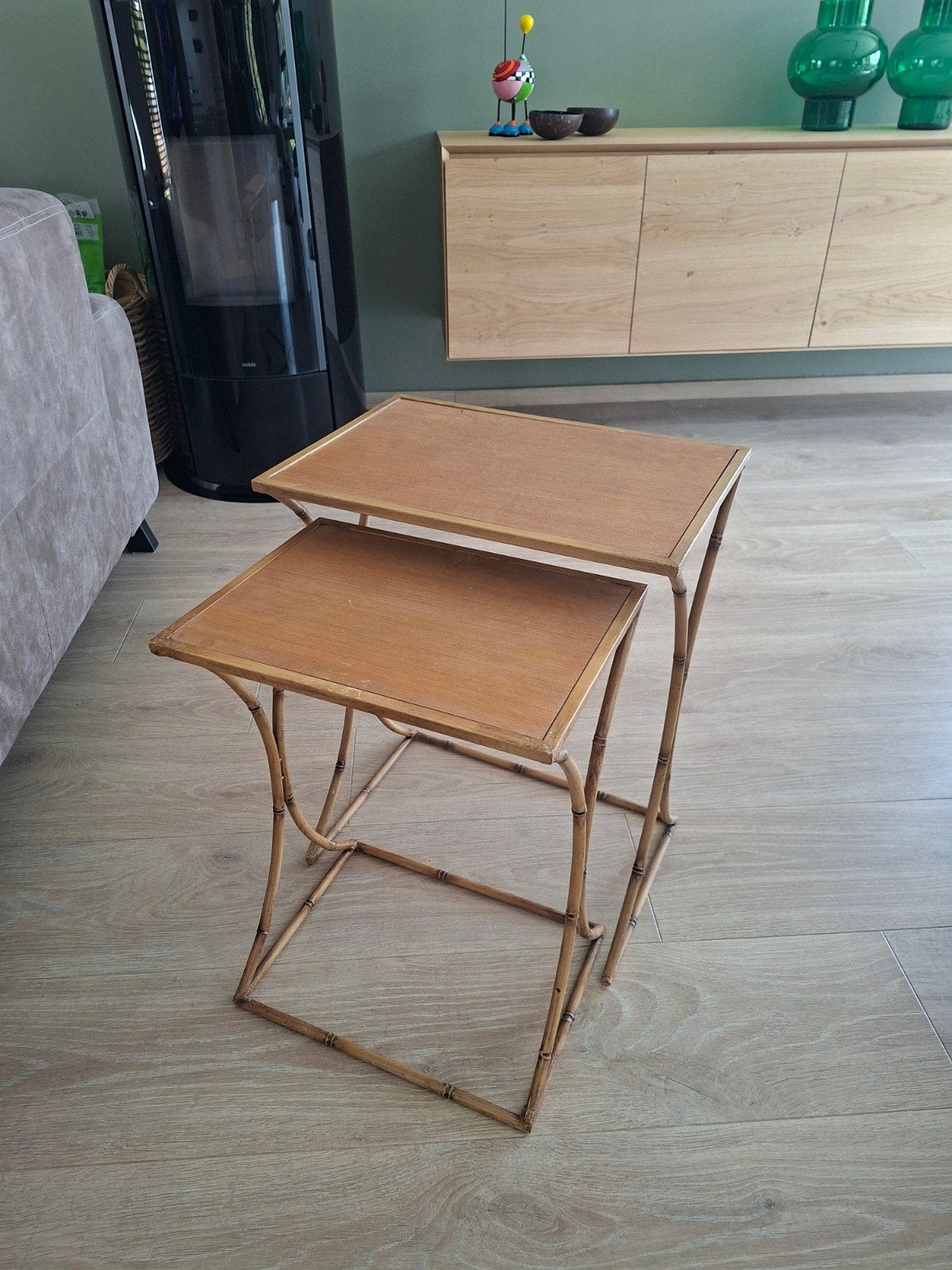 Twee bijzettafels in metaal en hout. Imitatie bamboe, Ophalen, Hout