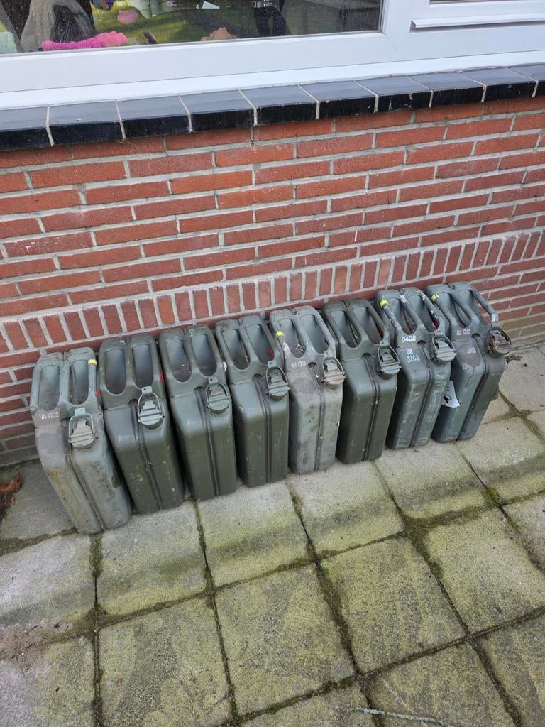 Bidon carburant militaire, Enlèvement ou Envoi