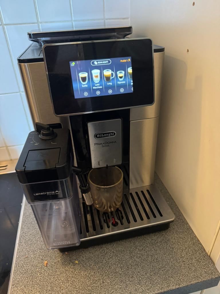 Delonghi primadonna soul in nieuw staat, Elektronische apparatuur, Koffiezetapparaten, Ophalen, Zo goed als nieuw
