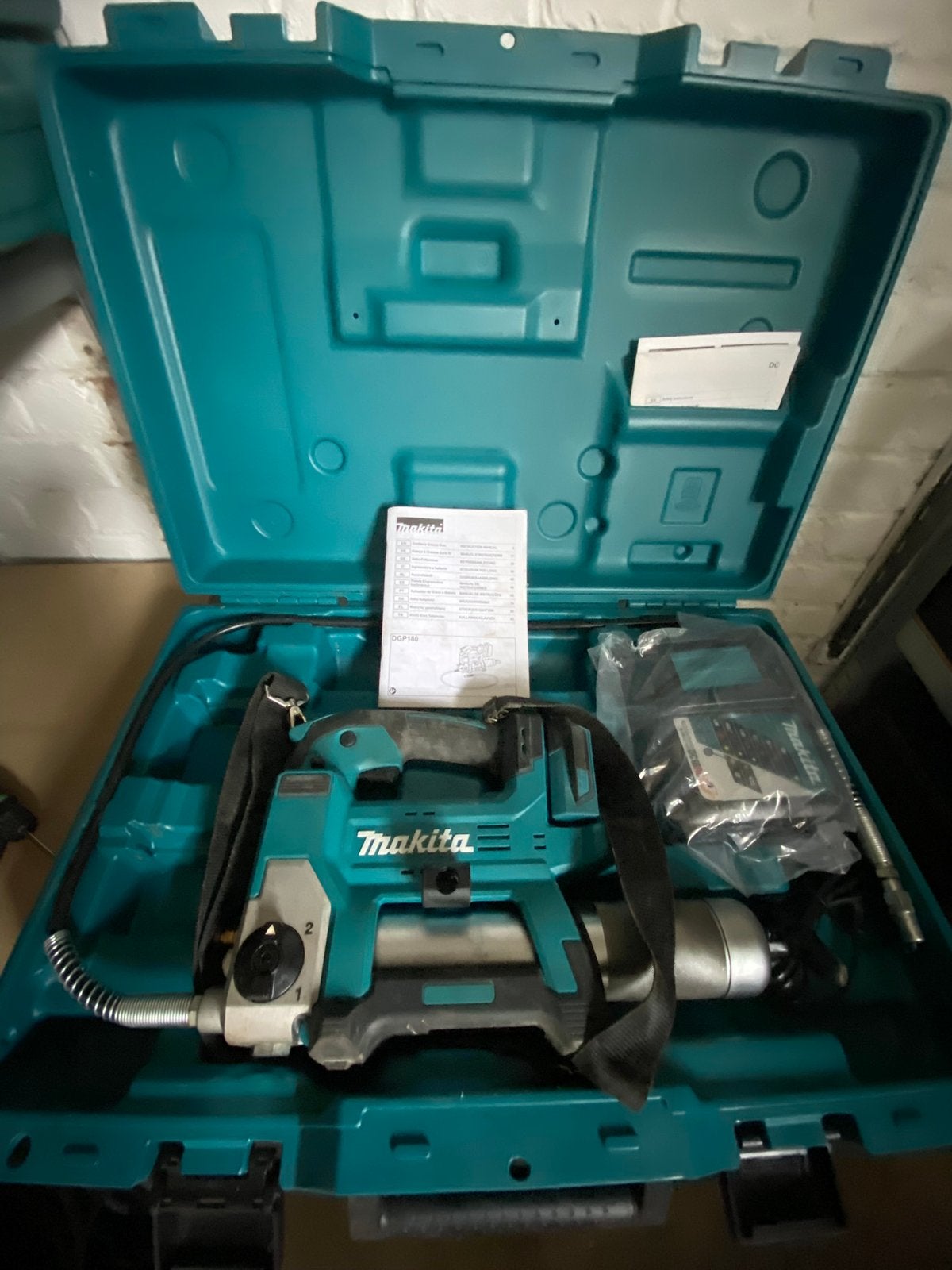 Pompe a graisse dgp180 avec chargeur, Doe-het-zelf en Bouw, Gereedschap | Handgereedschap, Ophalen of Verzenden, Zo goed als nieuw