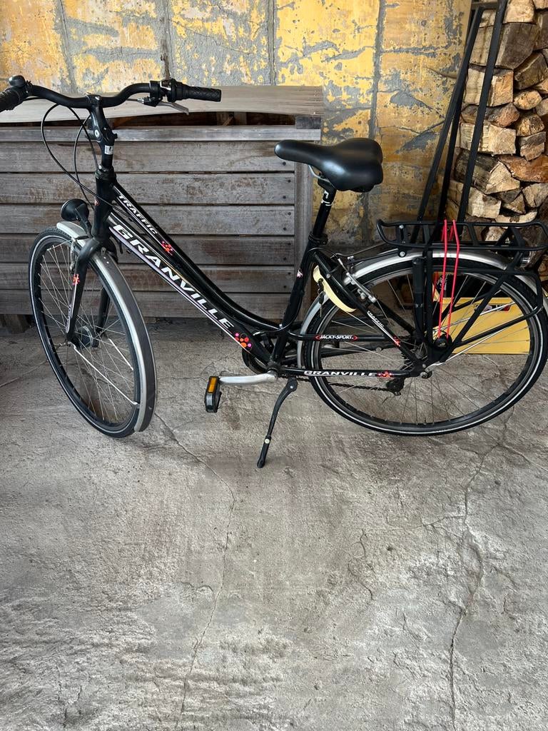 Damesfiets, Fietsen en Brommers, Ophalen, Zo goed als nieuw, Velgrem