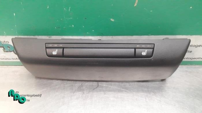 Commutateur chauffage siège d'un BMW 1-Serie (1-Serie 03-), Autos : Pièces & Accessoires, Habitacle & Garnissage, -, 3 mois de garantie