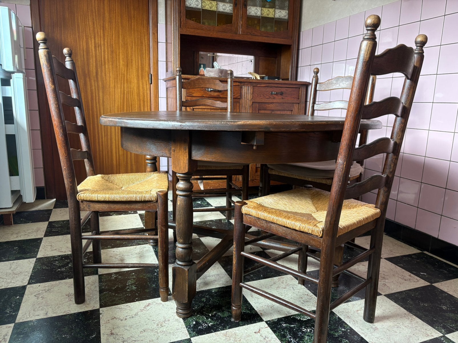 Ronde eiken tafel- d. 1,30m + 6 stoelen met begijnbies, Enlèvement, Comme neuf, Klassiek/landelijk, 4 à 6 chaises