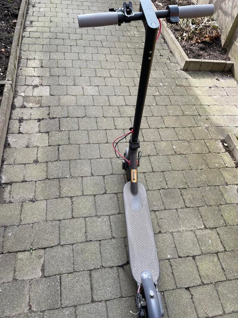 Elektrische step bouwjaar 2023 met oplader, Vélos & Vélomoteurs, Enlèvement, Utilisé, Step électrique (E-scooter)