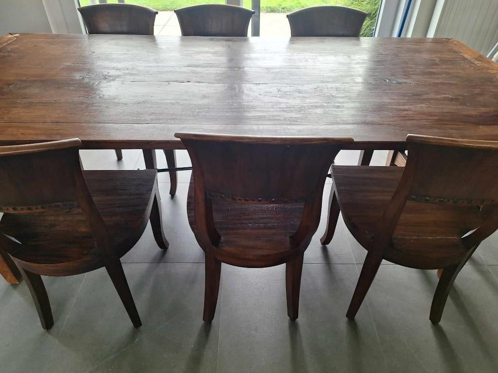 Antiek eettafel en stoelen in notelaar, Ophalen