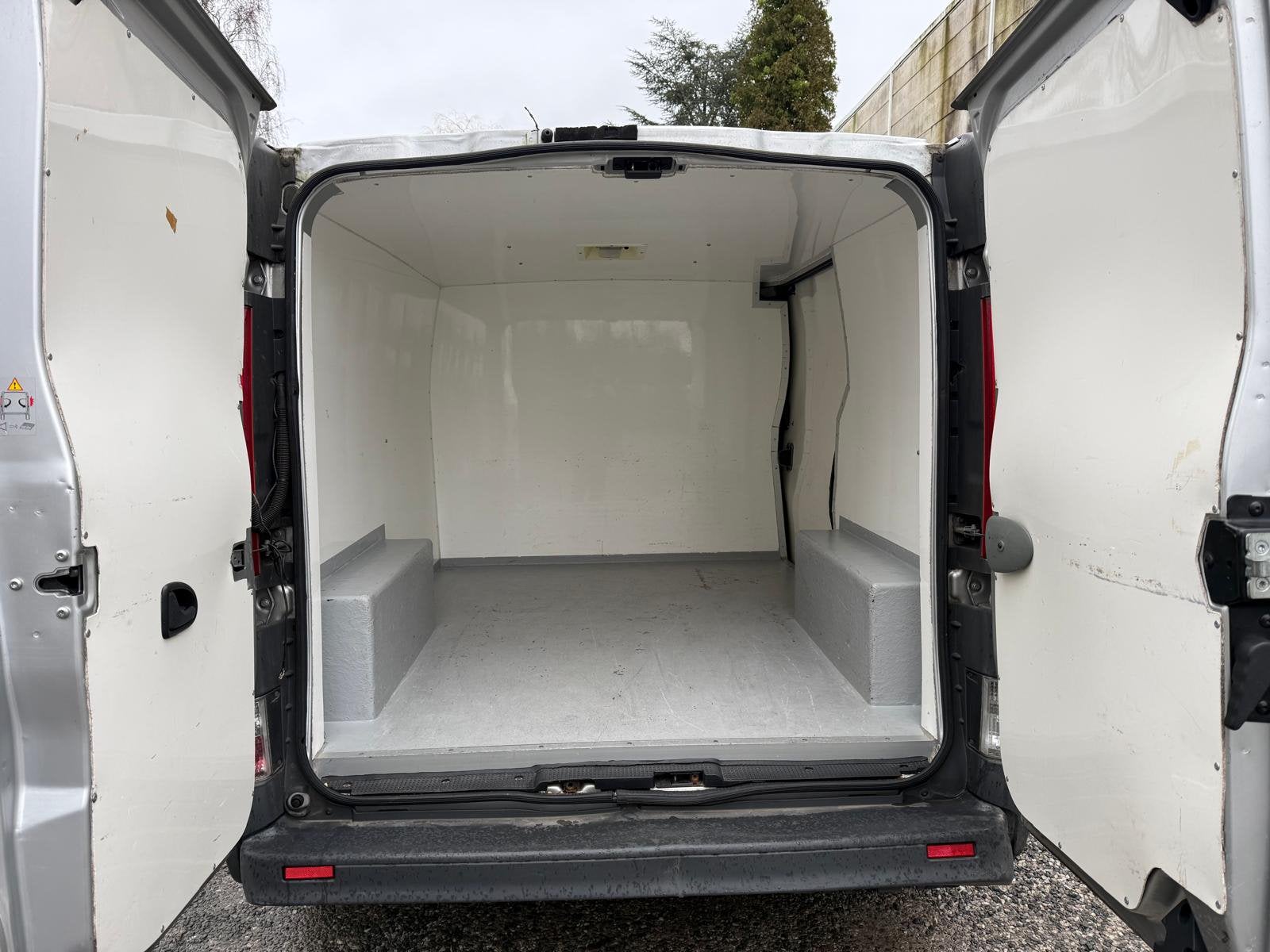 Opel Vivaro 2.0 CDTi / 2012 / 3 zit GEISOLEERD / Euro 5 2012, Euro 5, Bedrijf, Te koop, Airbags