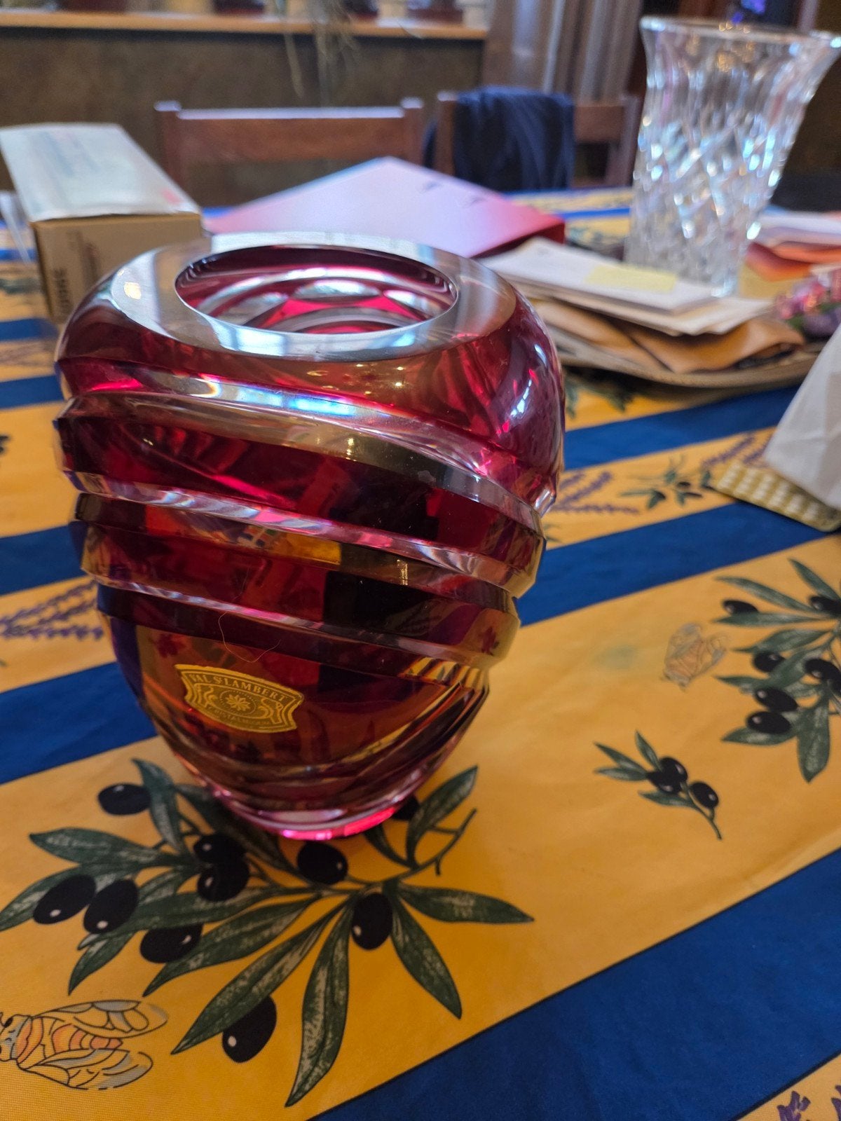 vase val st lambert, Enlèvement