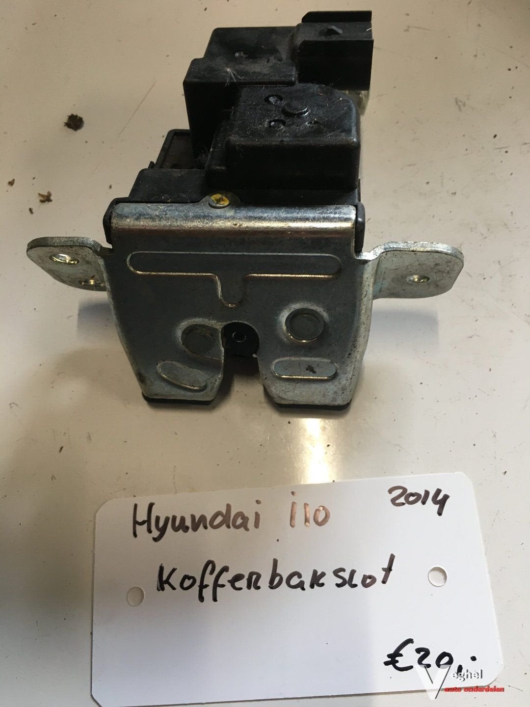 Hyundai i 10   1.0 2014 Kofferbak slot, Gebruikt, -, -, Ophalen of Verzenden
