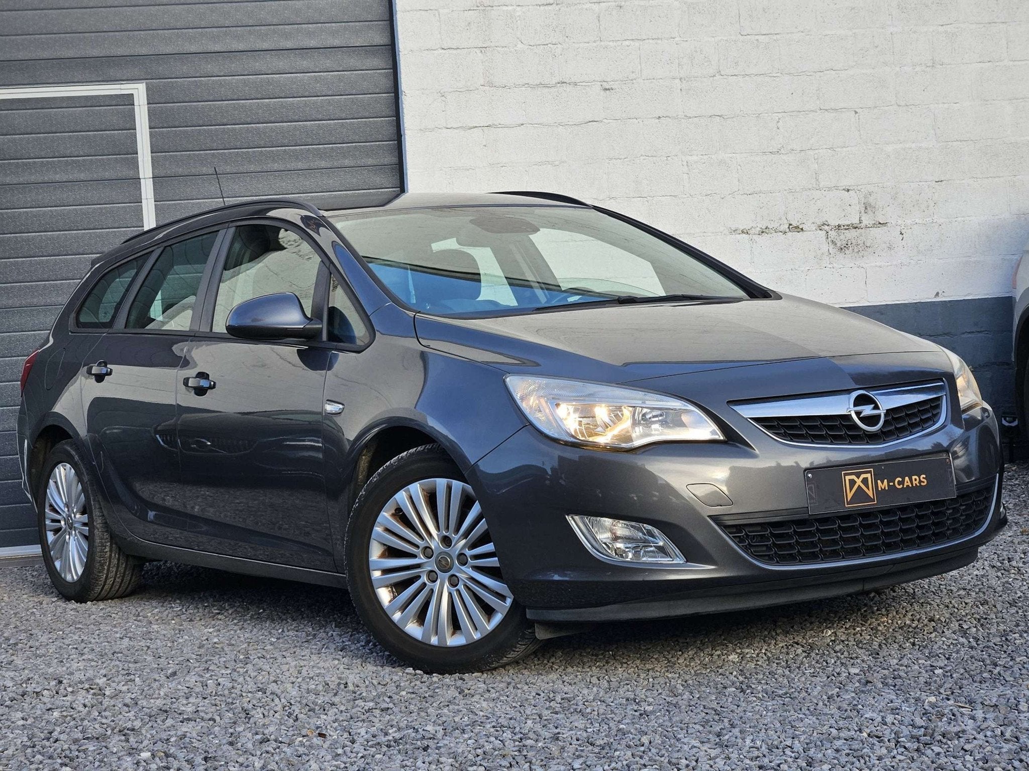 Opel Astra CARPLAY * ECRAN * CRUISE * (bj 2011), Auto's, Euro 5, Stof, Gebruikt, Zwart