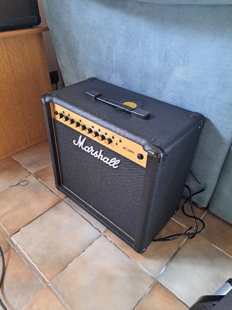 Gitaarversterker Marshall 50 Watt, Muziek en Instrumenten, Ophalen, Zo goed als nieuw, 50 tot 100 watt