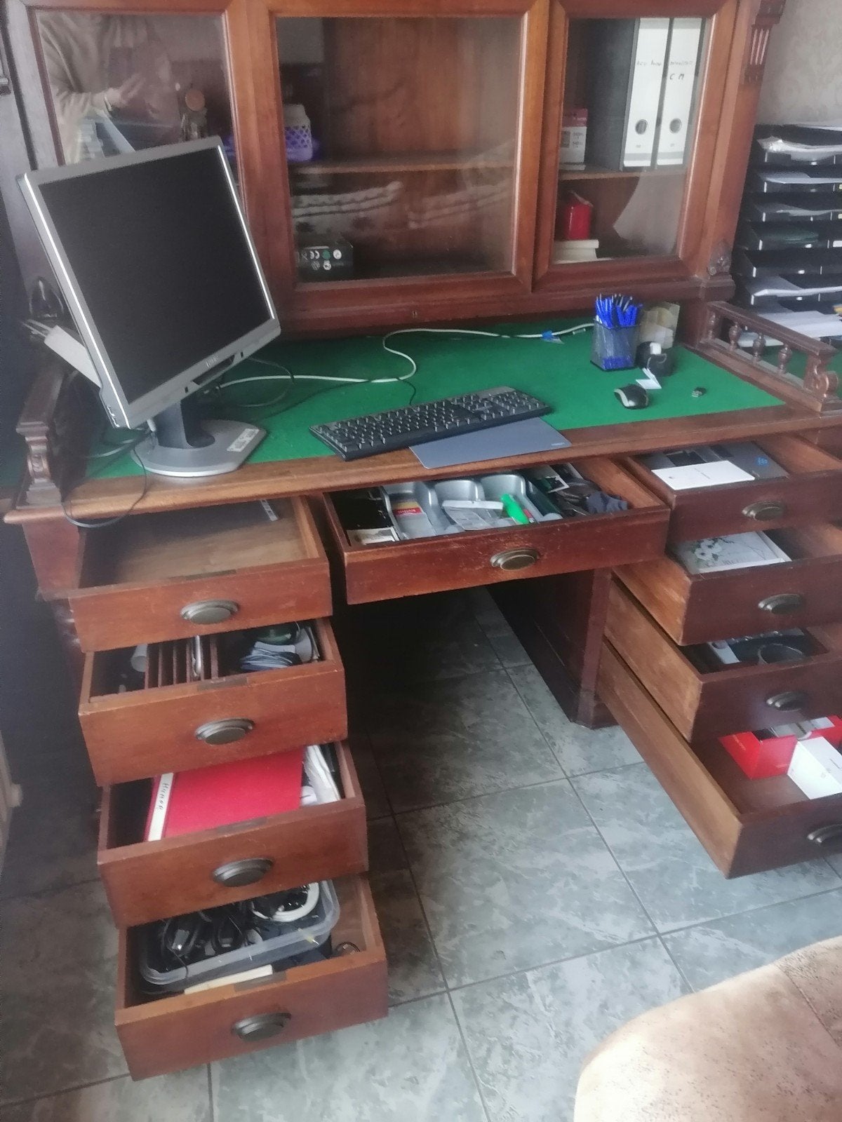 Gratis Vitrinekast Bureau Buro, Antiek en Kunst, Ophalen