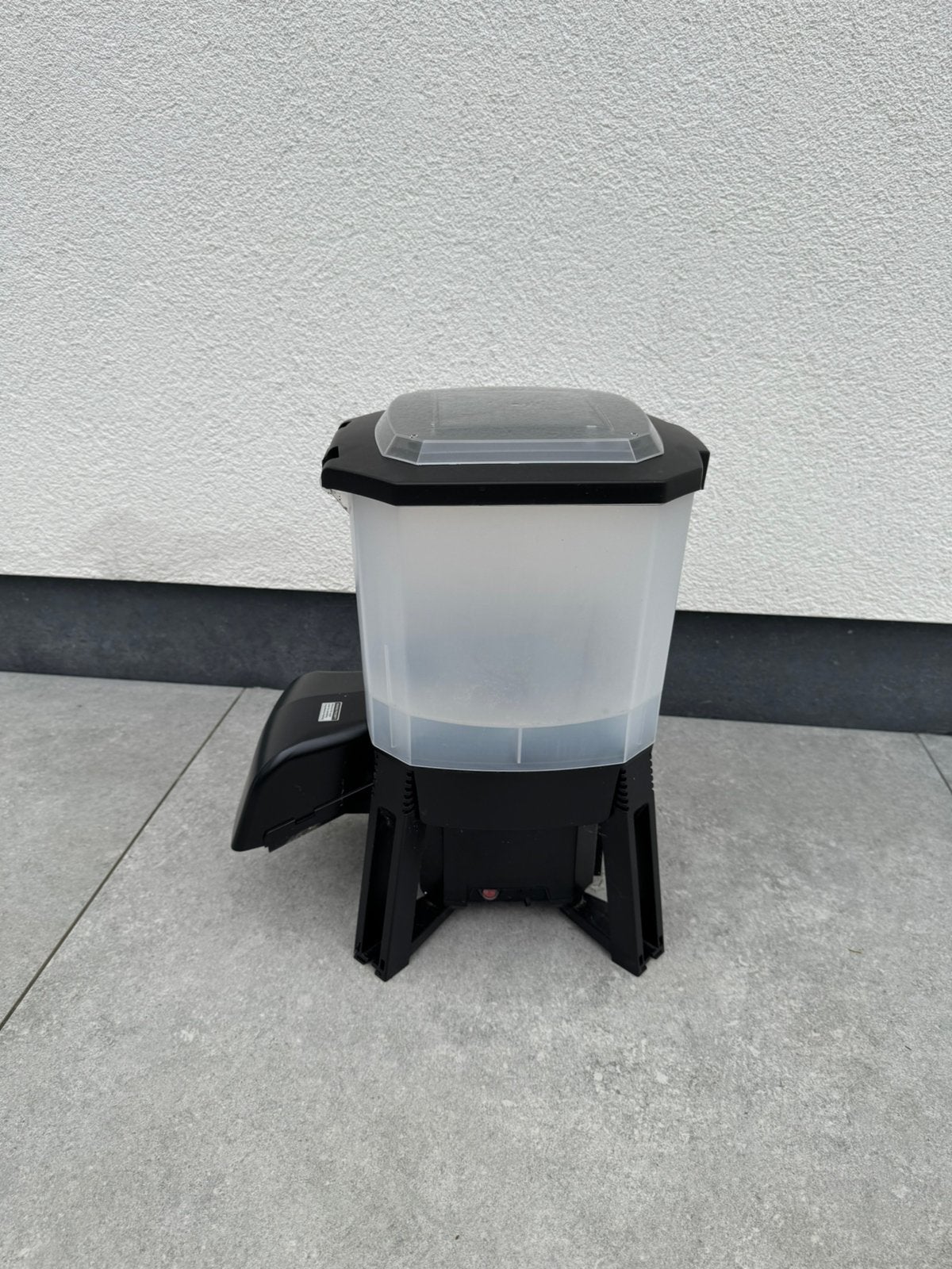 Solar fish feeder, Ophalen