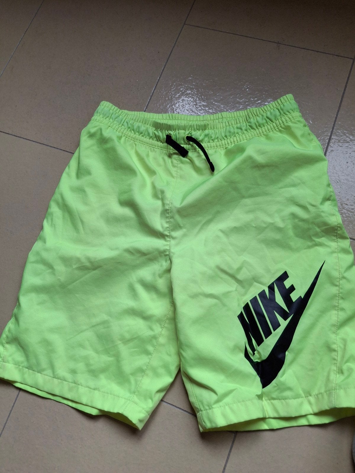 Fluogele zwemshort 12-13jaar Nike, Ophalen of Verzenden, Zo goed als nieuw, NIKE, Jongen