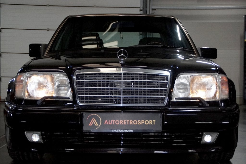 Mercedes-Benz E 500 V8 W124 _ Restauration complète, Autos, Cuir, Achat, 4 portes, Entreprise