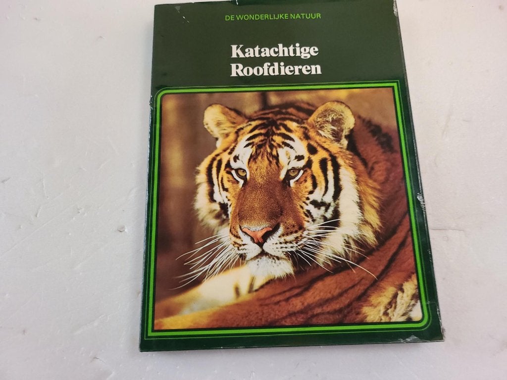boek de wonderlijke natuur katachtige roofdieren, Livres, Animaux & Animaux domestiques, Enlèvement ou Envoi, Comme neuf