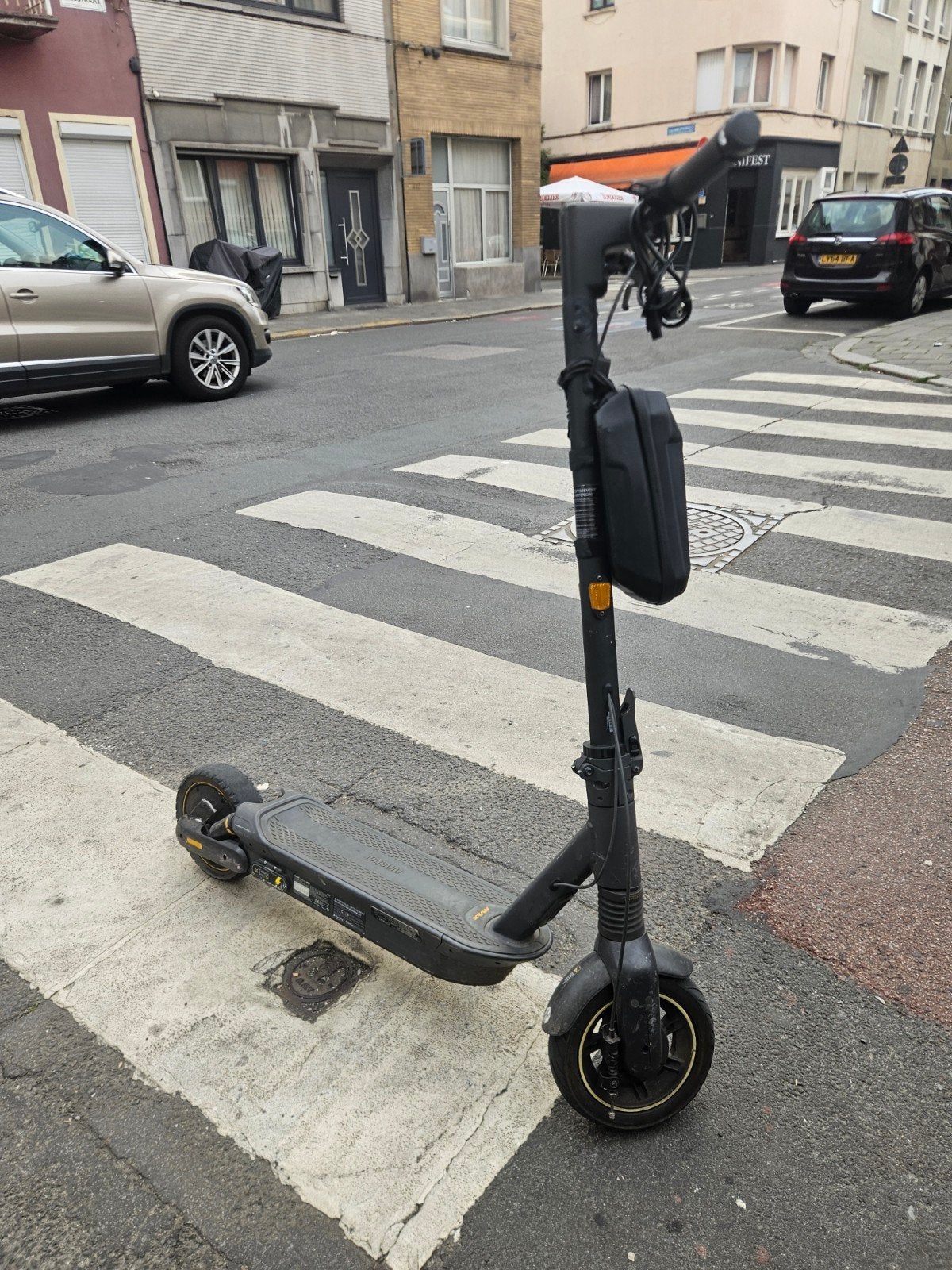 Ninebot g2 max rijd heel goed met lader bereik 65kmh, Vélos & Vélomoteurs, Trottinettes, Enlèvement