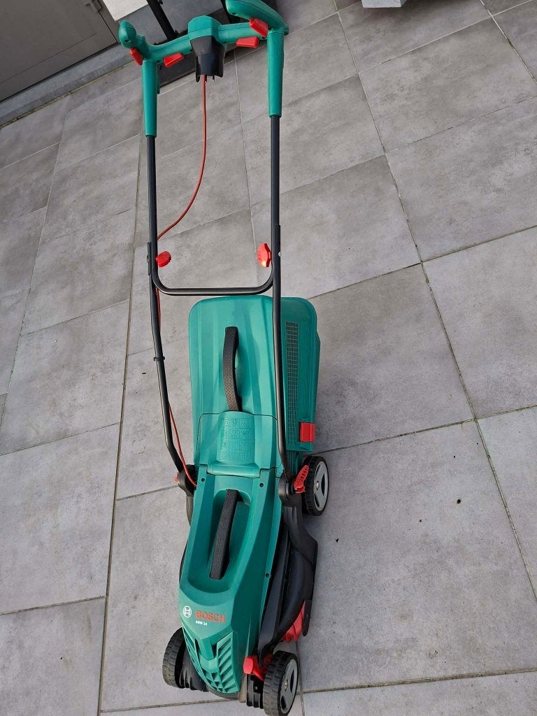 Bosch elektrische maaier ARM 34, Tuin en Terras, Grasmaaiers, Ophalen, Elektrische grasmaaier, Zo goed als nieuw, 30 t/m 39 cm