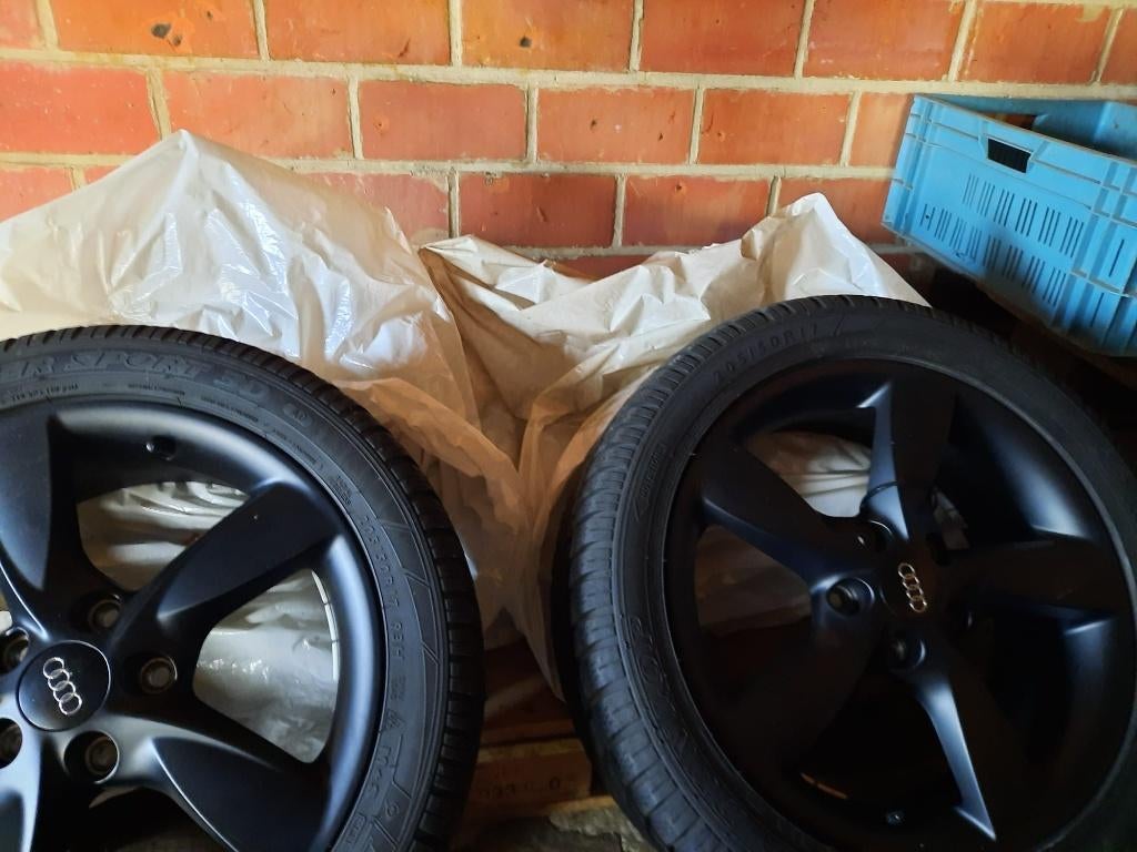 Originele AUDI VELGEN met winterbanden , nieuwe staat !, Auto-onderdelen, Banden en Velgen, Ophalen, Velg(en), Nieuw, 17 inch