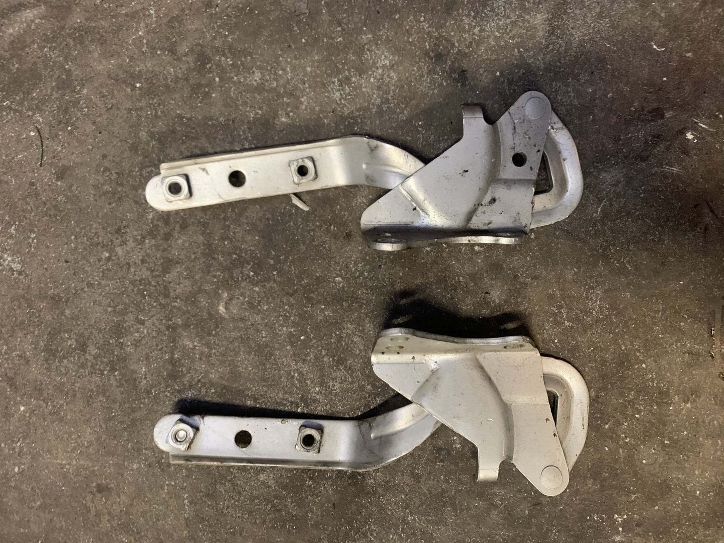 Mercedes Benz Vito motorkap scharnieren, Gebruikt, -, Ophalen of Verzenden, -