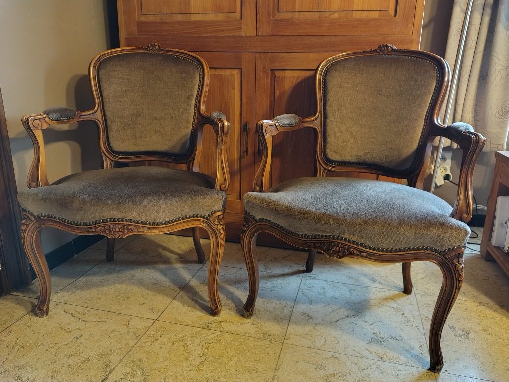 Gesculpteerde Louis XV stoelen, Ophalen