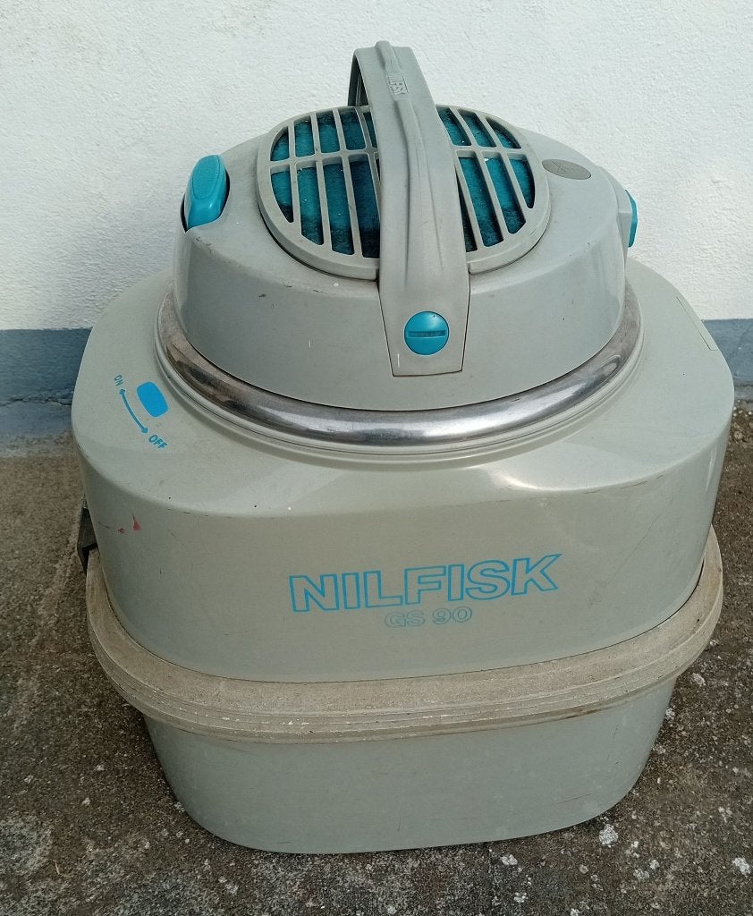 Nilfisk GS90 stofzuiger met accessoires en handleiding, Electroménager, Aspirateur industriel, Sac à poussière, Enlèvement, Utilisé