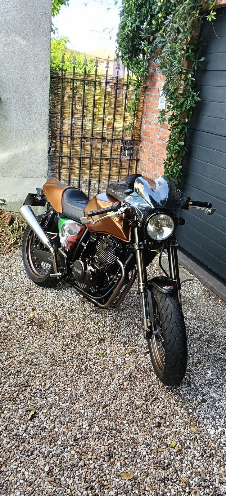 Café racer Gran Milano 440i 2016 (artwork by Robin Venken), Occasion, 445 cc, Particulier, Minimaal motorrijbewijs A2
