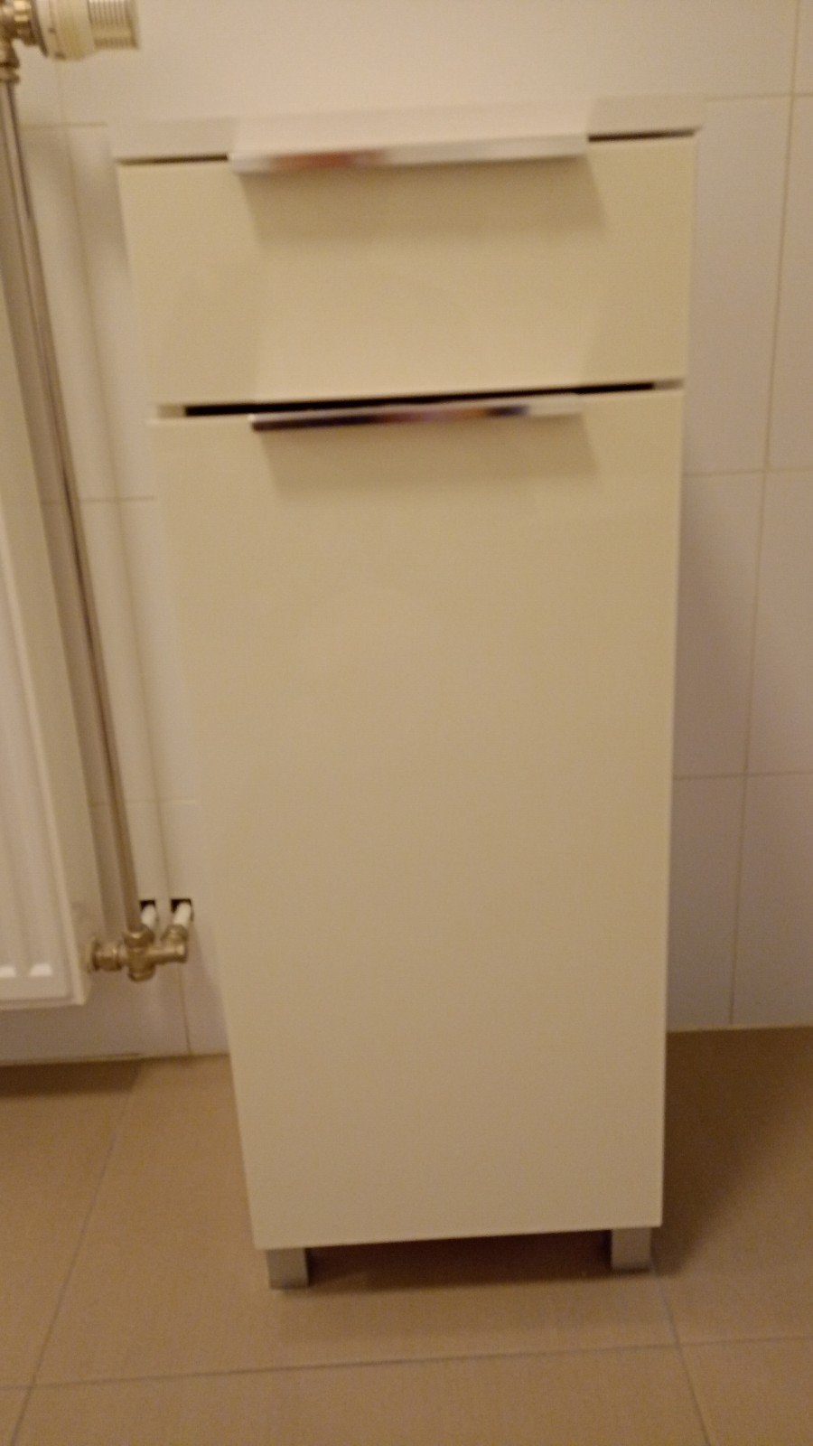 Badkamerkastje, Ophalen