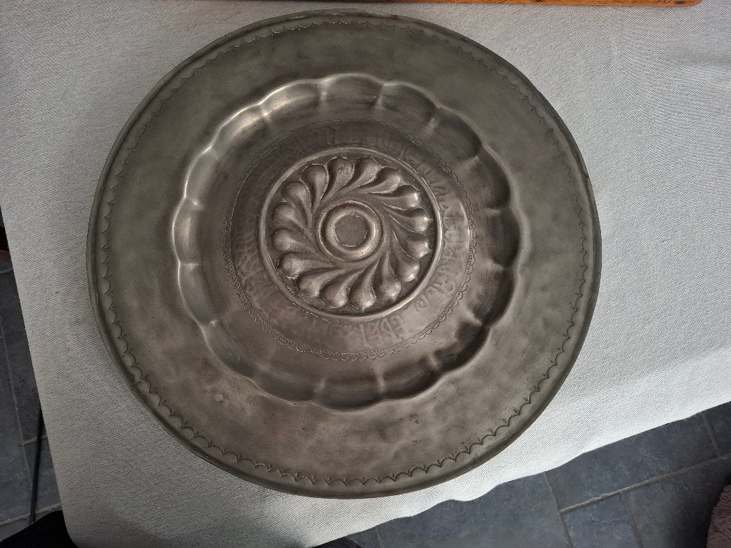 Tinnen Doop/Aalmoezenschotel (Neurenberg model)  45cm dia, Antiek en Kunst, Curiosa en Brocante, Ophalen