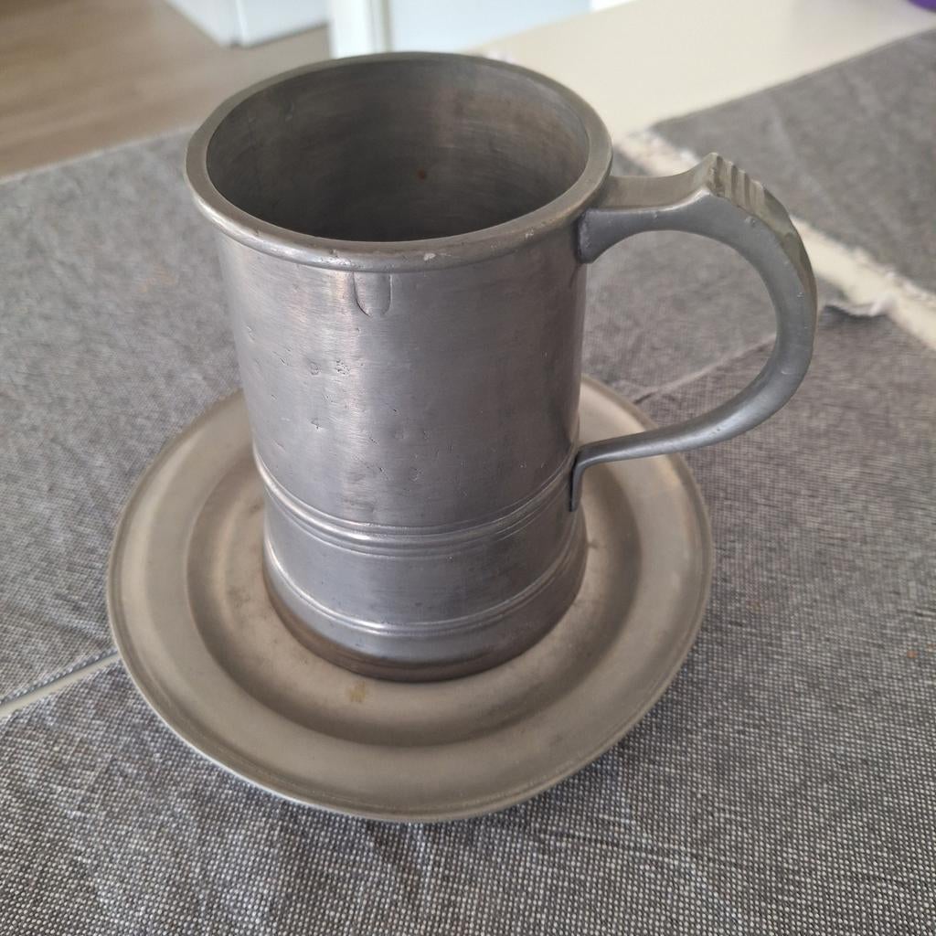 Tinnen drinkbeker en schaal, Enlèvement