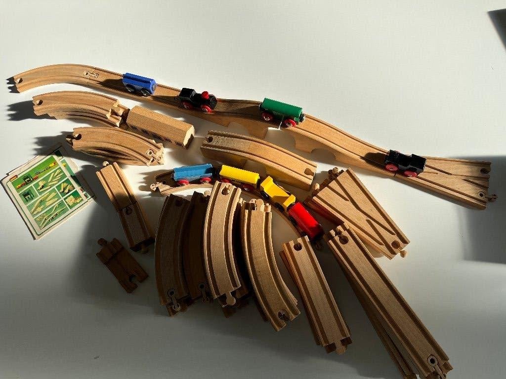 Grote houten SPOORWEG met treintjes, Ophalen, Zo goed als nieuw