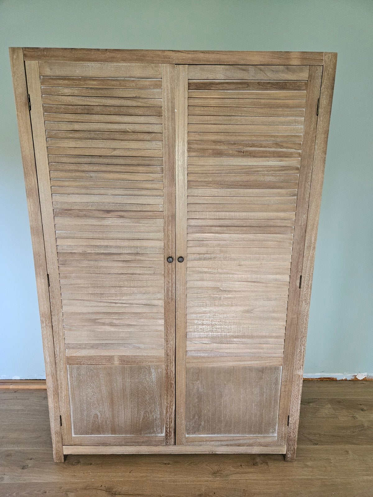 kast, Enlèvement, Comme neuf