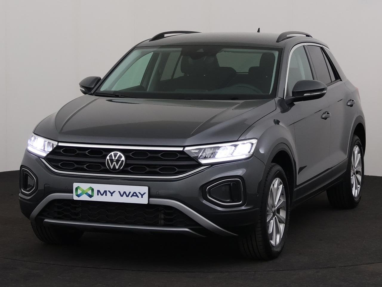Volkswagen T-Roc 1.5 TSI Life Business DSG, Auto's, Automaat, Geheel digitaal combi-instrument, SUV of Terreinwagen, Zilver of Grijs