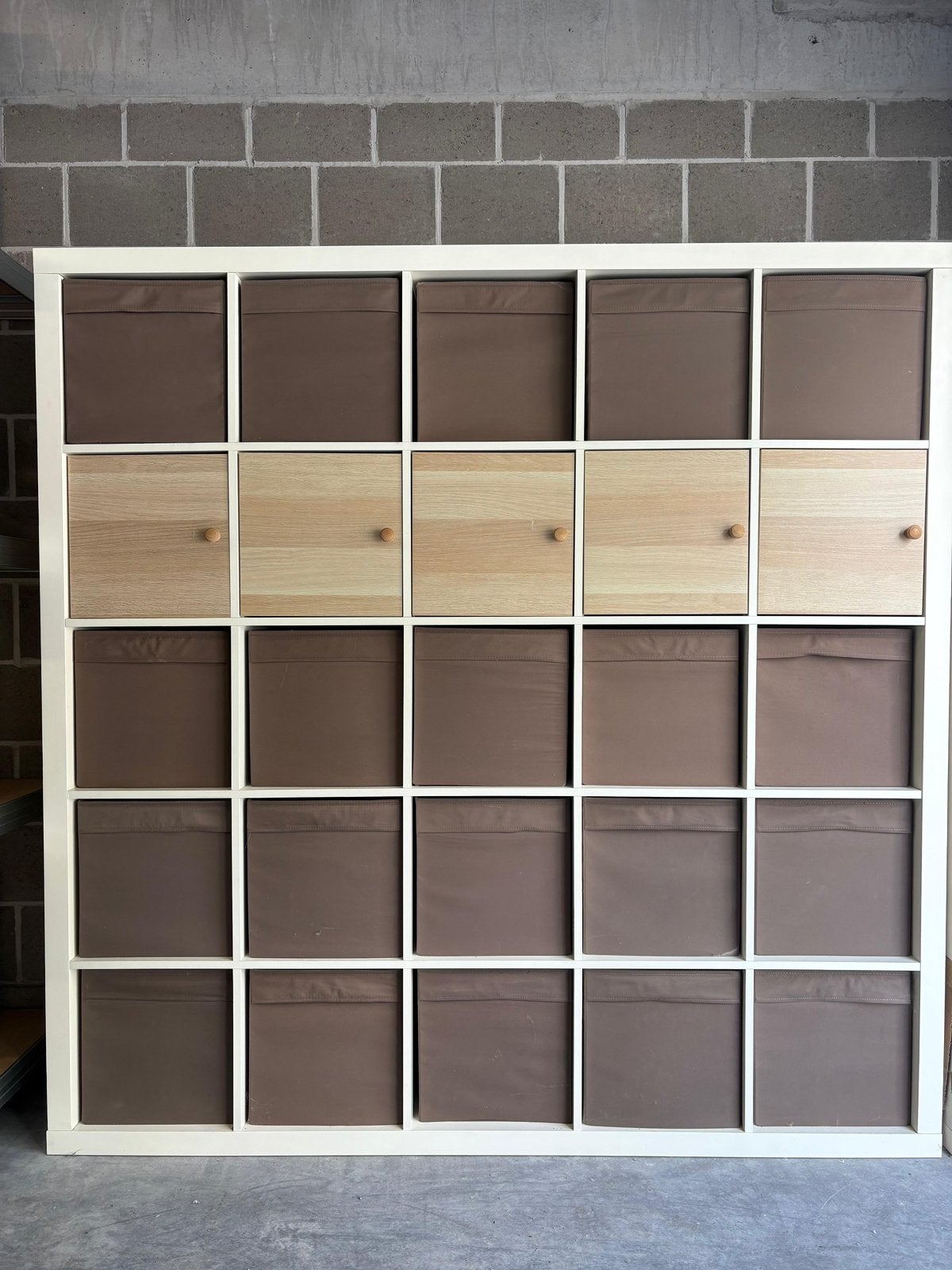IKEA KALLAX 5x5 wit + 20 boxen + 5 deurtjes (Topstaat), Ophalen, Zo goed als nieuw
