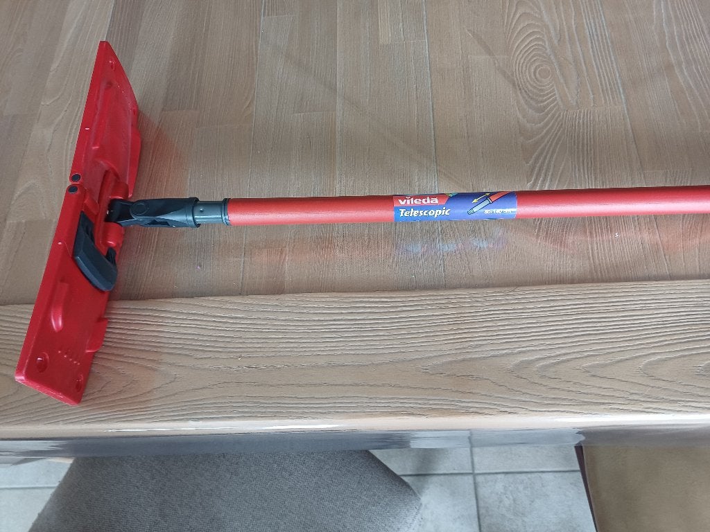 Vileda vlakke mop met telescopische steel metnieuwe mop, Maison & Meubles, Produits de nettoyage, Enlèvement, Brosse ou Balai