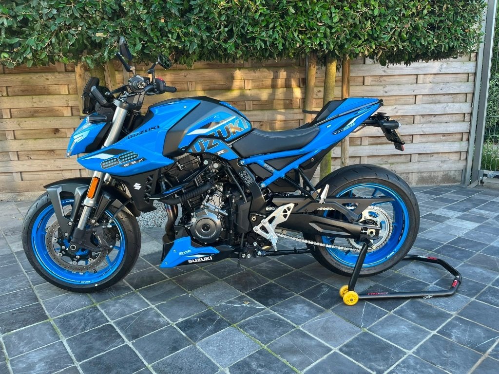 suzuki gsx 8-s **1650 KM**2/2024**Arrow uitlaat**als nieuw**, 2 cilinders, Nieuw, Motorrijbewijs A, Traction Control