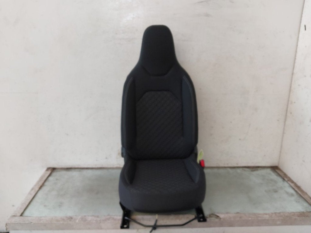 STOEL RECHTS VOOR Toyota Aygo X (01-2021/-) (|739100H031|), Auto-onderdelen, Gebruikt, Kundenbetreuung@toyota.de, Toyota, Toyota-Allee 2
50858  Köln, DE