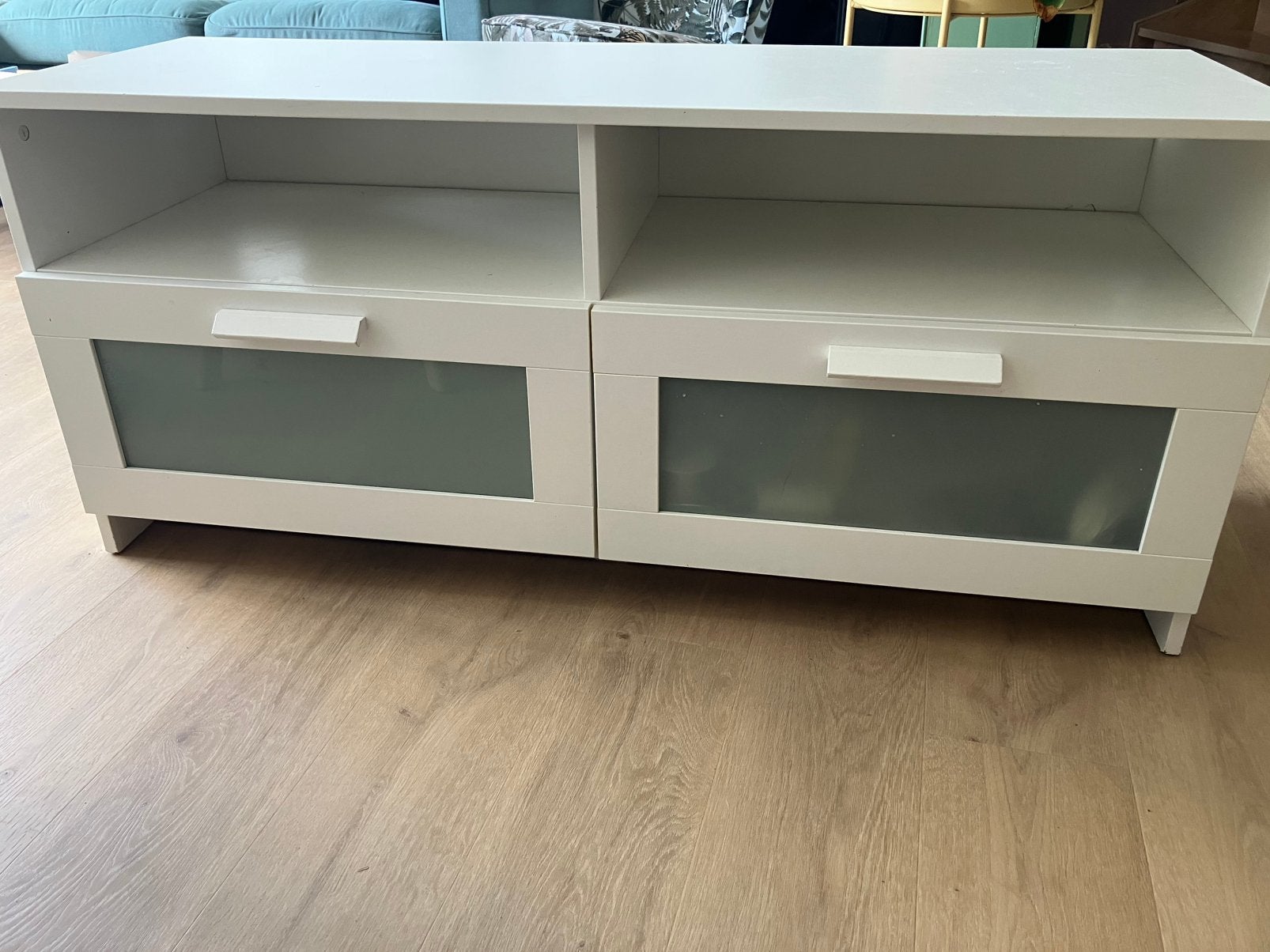 Hemnes tv meubel ikea, Huis en Inrichting, Kasten |Televisiemeubels, Ophalen, Zo goed als nieuw