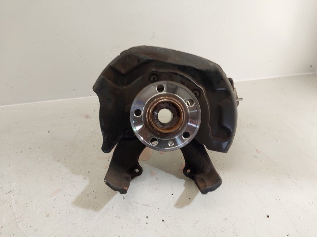 FUSEE RECHTS VOOR Skoda Kamiq (|2Q0407256K|2Q0407256AD|), Gebruikt, Info@skoda-auto.de, Skoda, Max-Planck-Straße  3-5
64331  Weiterstadt, DE