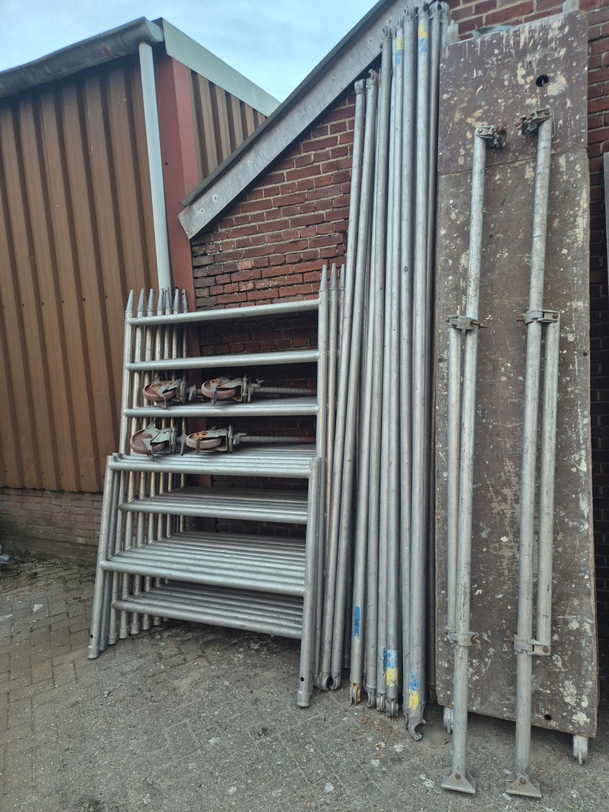aluminium rolstelling rolsteiger 1,35x3,05m werkhoogte 10,2m, Ophalen, Gebruikt, Rolsteiger of Kamersteiger, 5 meter of hoger