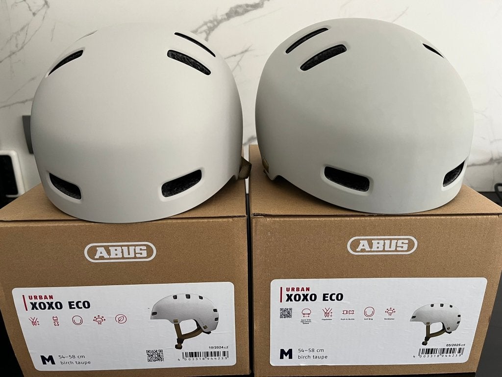 NIEUW koopje: 2 fietshelmen ABUS XOXO ECO taupe maat M, Fietsen en Brommers, Ophalen, Nieuw, M, Heer of Dame