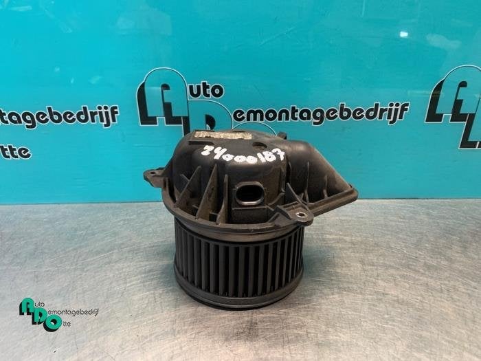 Kachel Ventilatiemotor van een Opel Vivaro (Vivaro 01-), Gebruikt, -, -, Opel